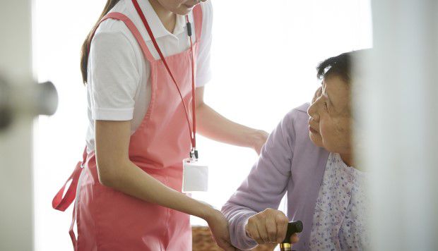 在宅介護の負担を軽くするレスパイトケアと疲れを癒すアロマの力