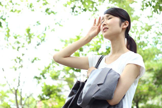 服が汗臭いときに！外出先でもすぐに臭いを消せる対処法＆グッズを紹介