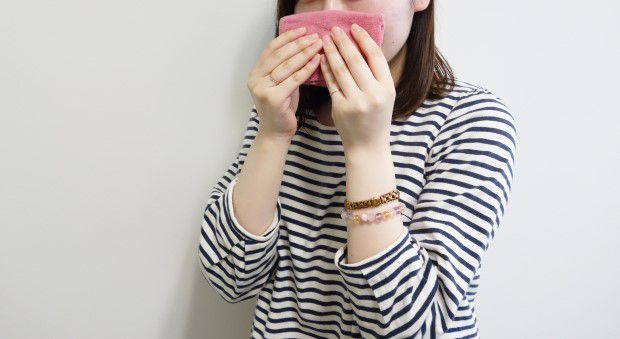”"ハンカチにスプレー"
