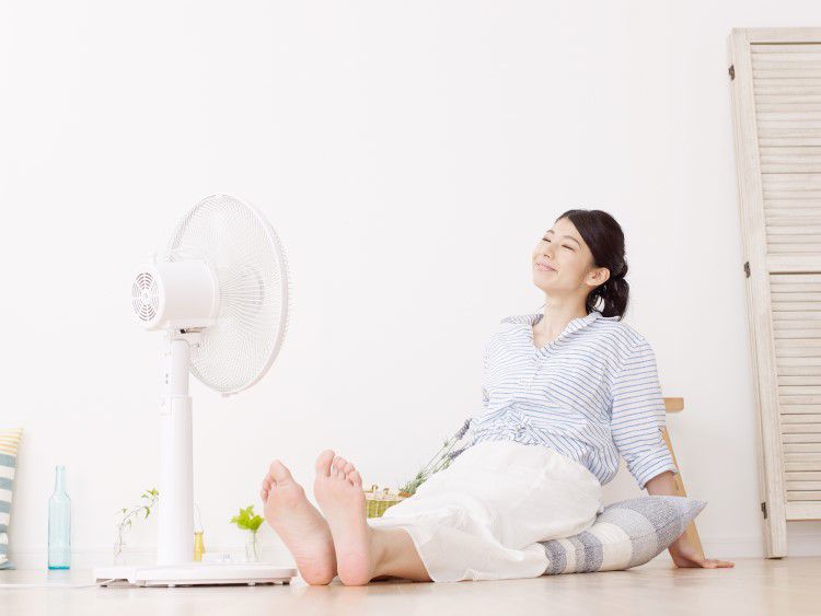 ”"夏涼しい女性「"