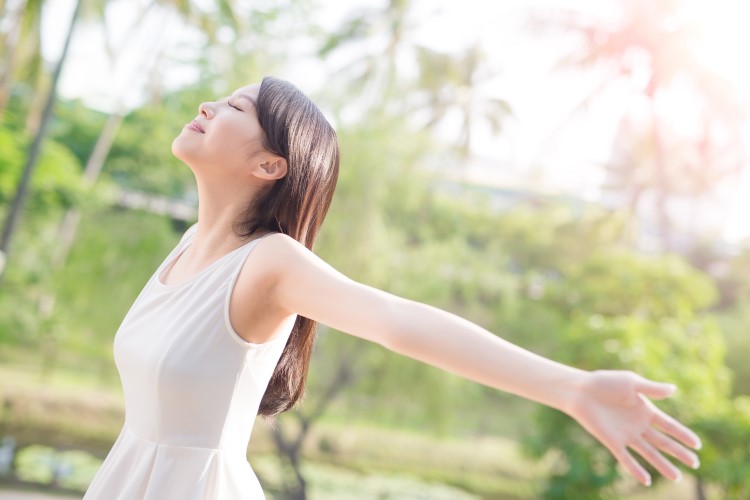 CBDとは何？ストレス軽減やリラックスにも。効果や使用方法をご紹介