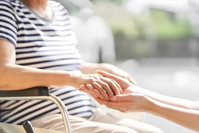 在宅介護の負担を軽くするレスパイトケアと疲れを癒すアロマの力