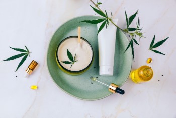 CBDとは何？ストレス軽減やリラックスにも。効果や使用方法をご紹介